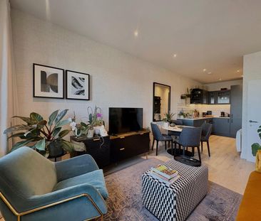 Pembroke Broadway, Camberley, Surrey, GU15 - Photo 2