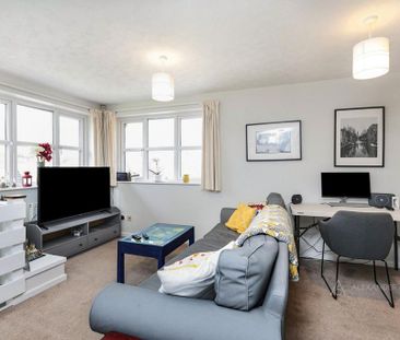 2 bedroom flat to rent - Photo 2