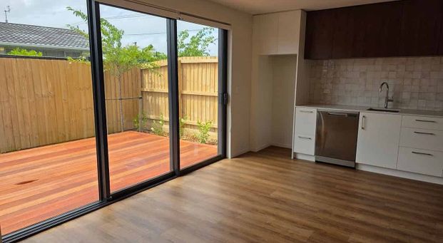 Brand new & Low Maintenance for Busy Professionals - Photo 1