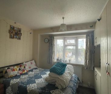 2 Bed Maisonette, Eastern Avenue, IG2 - Photo 2