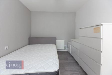 4 bedroom end of terrace house to rent - Photo 4