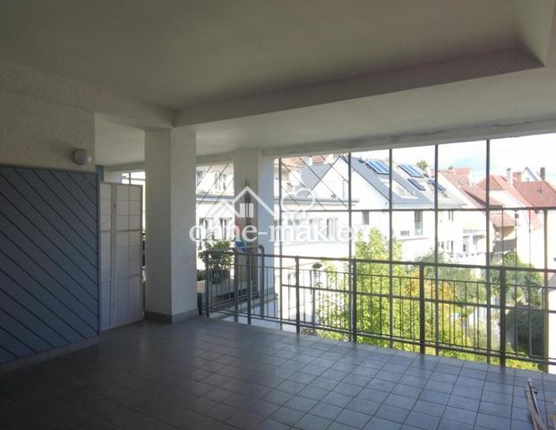 Traumhafte 2,5-Zimmer-Wohnung mit 2 Balkonen, Aufzug & Blick ins Grüne in Stuttgart-Hedelfingen - Photo 1