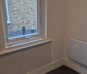 3 bedroom flat to rent - Photo 3