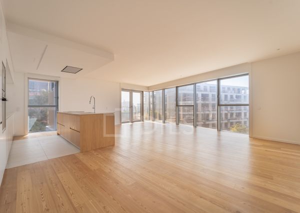 Apartamento T3 com varanda, novo, com vista mar, em Vila Nova de Gaia