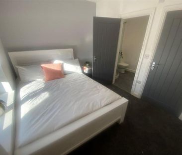 5 bedroom apartment to rent - Photo 3