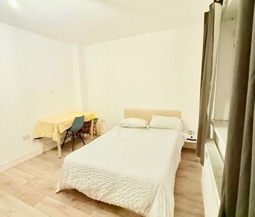 Room in a Shared House, Billet Road, E17 - Photo 6