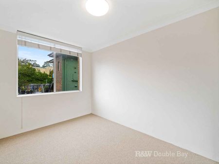 Quiet Modern Apartment with Lock-up Garage - Photo 3