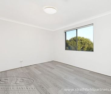 Bright 2 bedroom unit - Photo 5