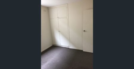 Great 2 Bedroom Apartment in Handy Location - Photo 2