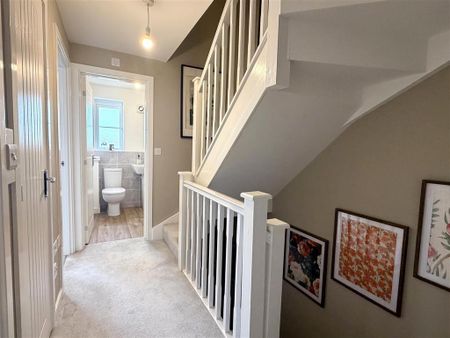 4 bedroom semi-detached house to rent - Photo 2