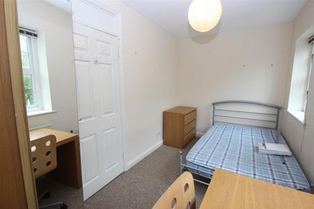 4 bedroom house to rent - Photo 2