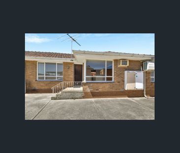 Freshly Updated 2-Bed Home – Walk to Shops, Schools & Transport!! - Photo 1