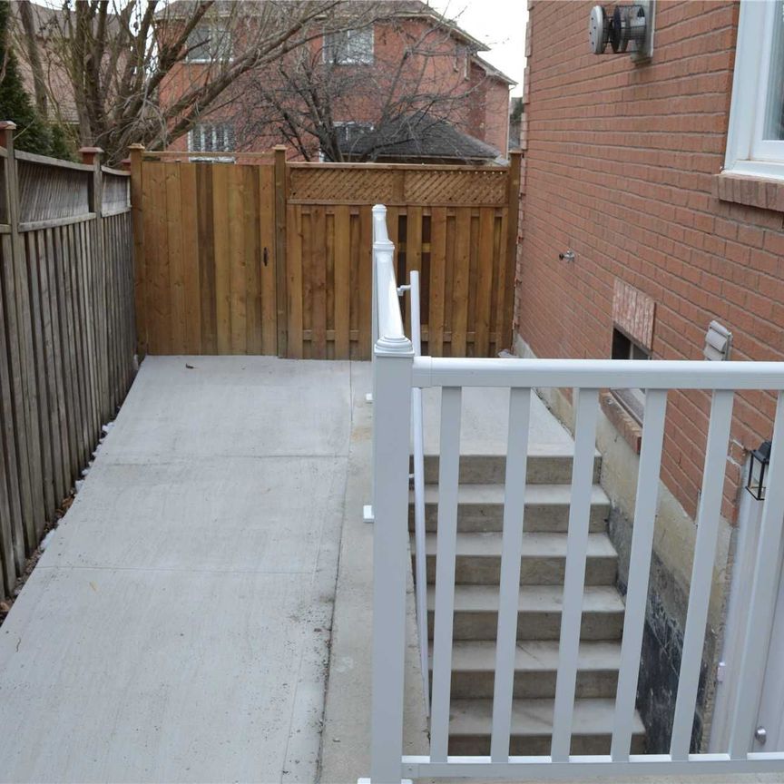 For Lease - 5332 Floral Hill Crescent Unit# Basement, Mississauga, Ontario - Photo 1