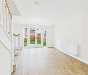 Laurie Close, Yate, Bristol - Photo 1