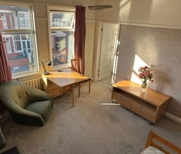 Room in a Shared Flat, Stoneby Drive, CH45 - Photo 1