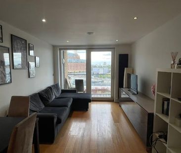 Room in a Shared Flat, Battersea Park Road, SW8 - Photo 1