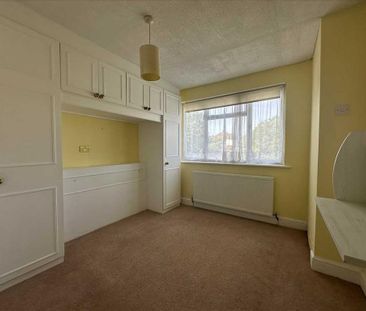 4 bedroom semi-detached house to rent - Photo 3