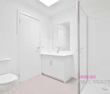 Stylish Street-Front Townhouse Close to All Amenities - Photo 6