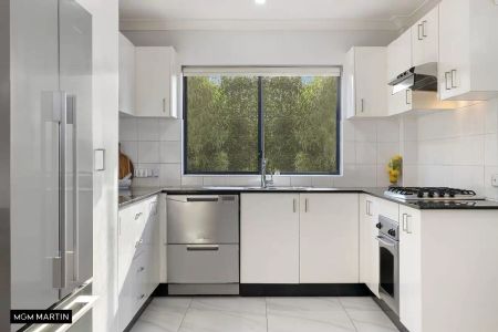 MGM MARTIN - TWO BEDROOM APARTMENT - Photo 5