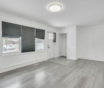 For Lease - 212 Little Avenue, Barrie, Ontario - Photo 2