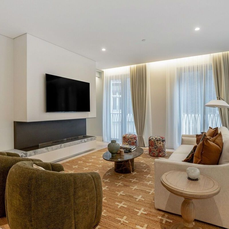 Welcome to a new era of Mayfair living at One Carrington. - Photo 1