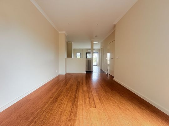 This Balcony Has Seen More Drama Than Your Last Netflix Series - Photo 1