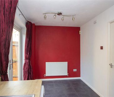 2 bedroom end of terrace house to rent - Photo 3