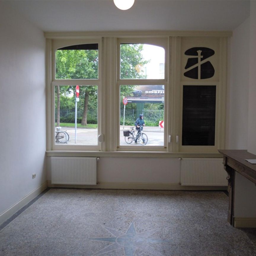 Volledig & mooi gerenoveerd appartement met 2 slaapkamers en tuin! - Photo 1