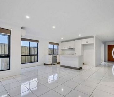 Contemporary 4-Bedroom Family Home in Park Ridge - Photo 4