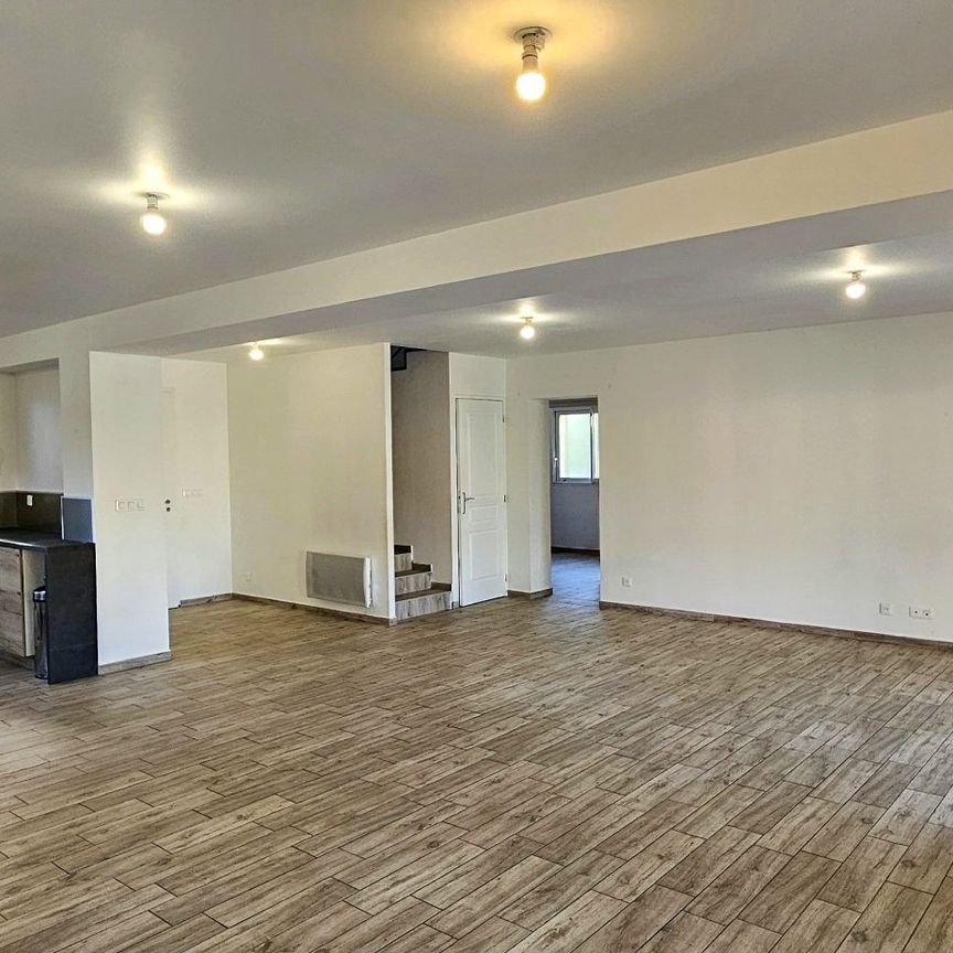 Location Maison 5 pièces 135m² GONFARON 83590 - Photo 1