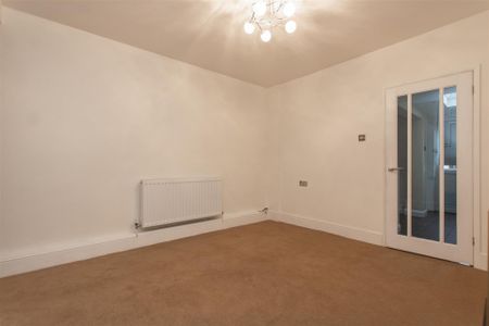 3 bedroom Terraced House to rent - Photo 5