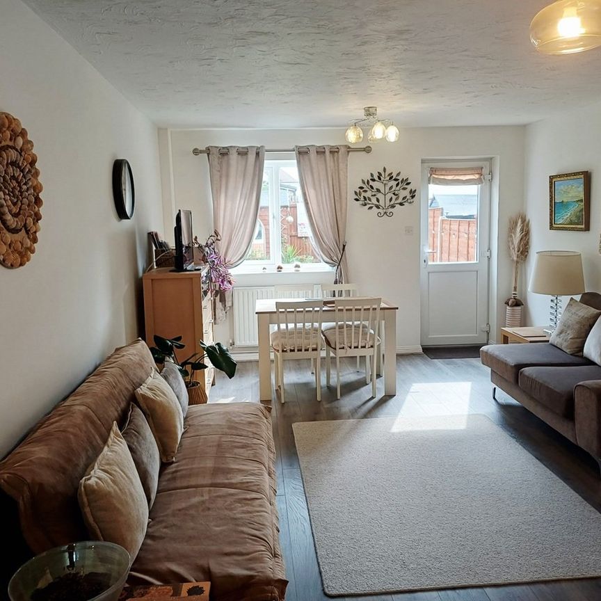 Room in a Shared House, Dempsey Close, SO19 - Photo 1