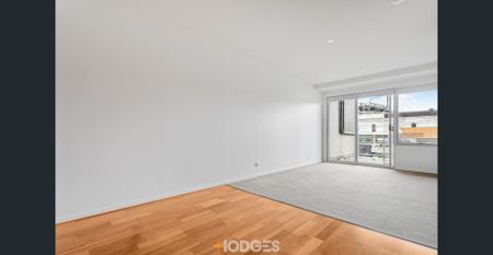 Modern 1 Bedroom Apartment with Large Balcony - Photo 3