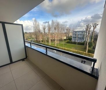 location Appartement T2 DE 43.41m² À PLAISIR - Photo 2