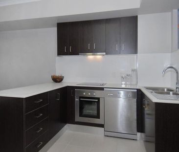 STUNNING 2 BED 2 BATH APARTMENT - Photo 5