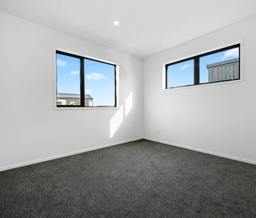 Enjoy easy living in the heart of Hamilton in this modern, two leve... - Photo 3