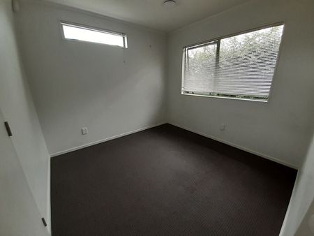 Peaceful 2-Bedroom Free-Standing Home - Photo 2