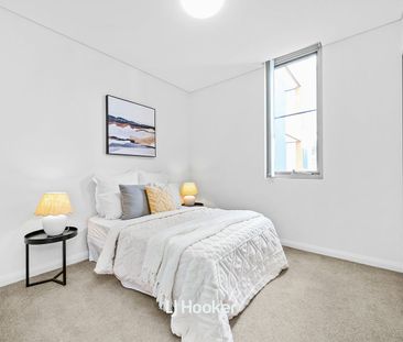 Bright and Spacious with a Study - Photo 3