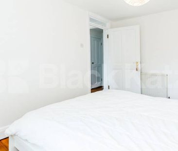 Split level spacious two double bedroom flat in a period house in K... - Photo 5