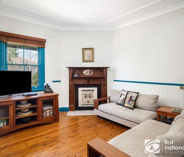 Centre of Town, House & Flat - Photo 3