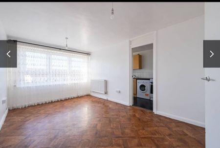 3 Bed Semi-Detached House, Blenheim Road, E6 - Photo 3