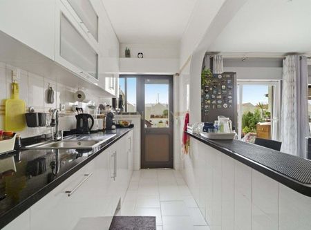 A dos Cunhados, Lisbon - Photo 2