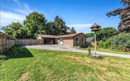 For Lease - 1060 Elgin Street, Newmarket, Ontario - Photo 2