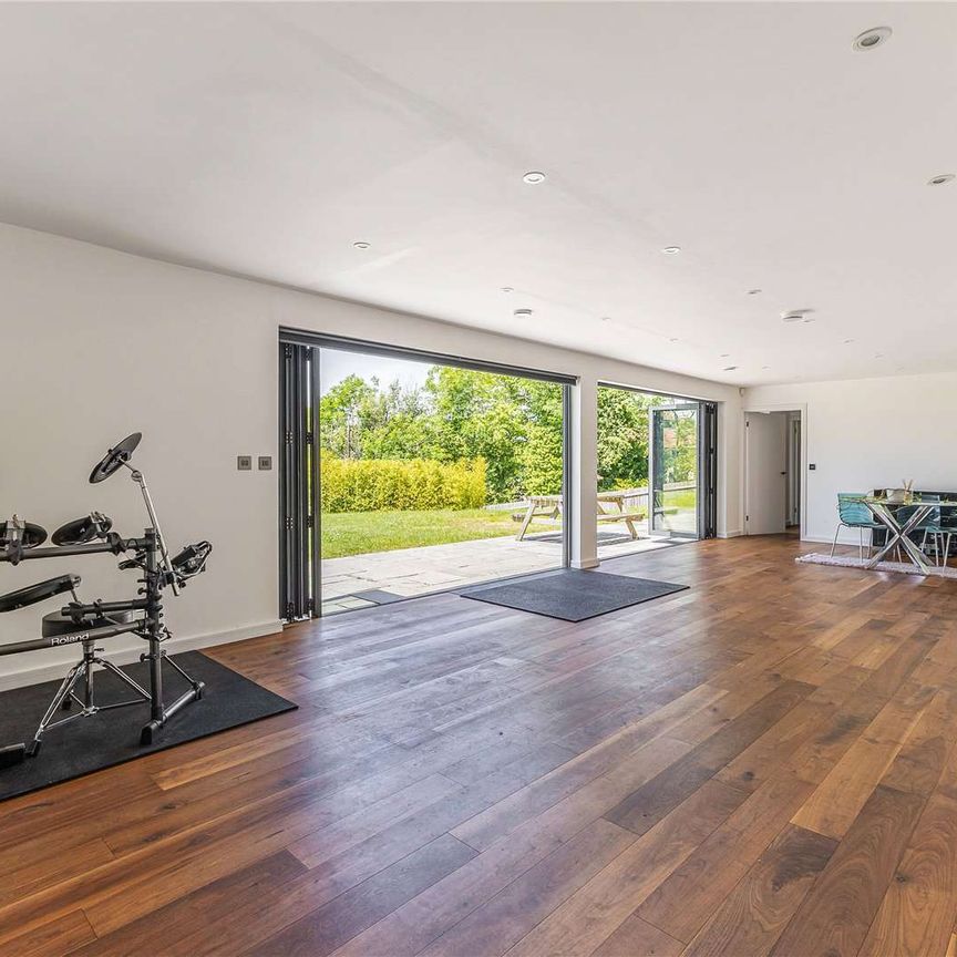 An exceptional contemporary home - Photo 1
