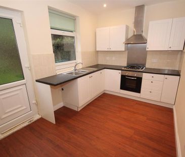 2 bedroom semi-detached house to rent - Photo 5