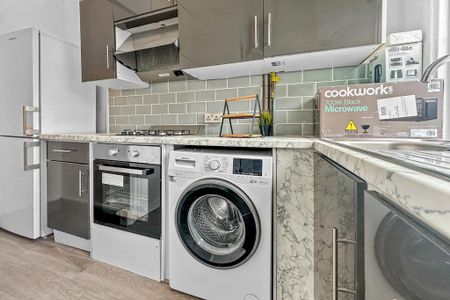 4 bedroom house of multiple occupation to rent - Photo 2