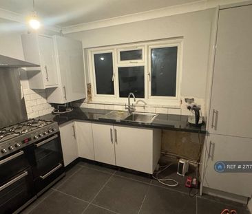 1 bedroom in a flat share to rent - Photo 4