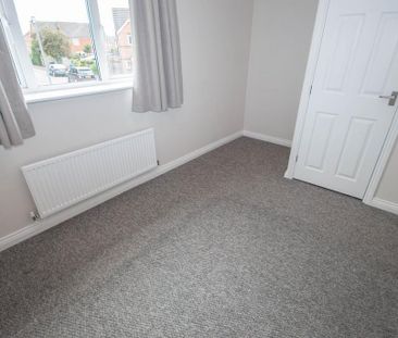 2 bedroom end of terrace house to rent - Photo 2
