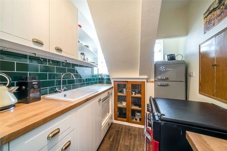 Charming and spacious 1-bedroom top floor property with tremendous natural light and wonderful views towards some of London's most iconic landmarks. - Photo 4