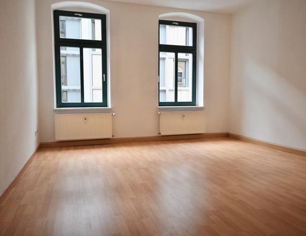 Kaßberg • Balkon • Bad mit Wanne • 2 Zimmer • Abstellraum • gepflegtes Haus • Laminat • Termin!? - Photo 1